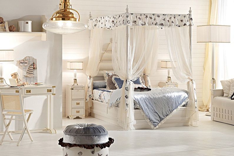 Four Poster Beds - Photo