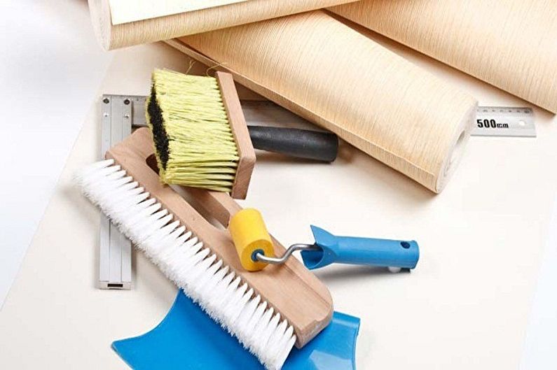 DIY wallpapering, sunud-sunod na mga tagubilin - Paghahanda ng mga tool at materyales