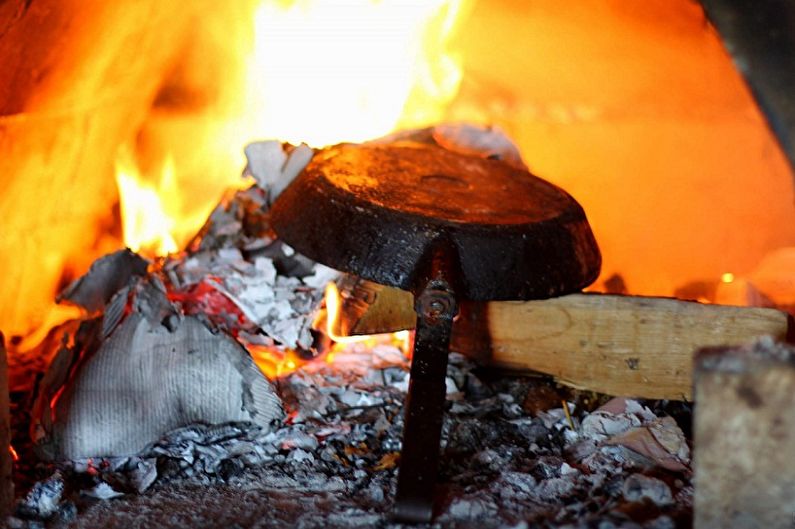 Kako očistiti tavu od lijevanog željeza - kalcinacija u vatri