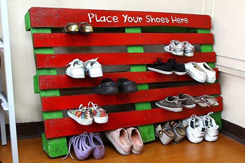 How to make a shoe rack in the hallway with your own hands