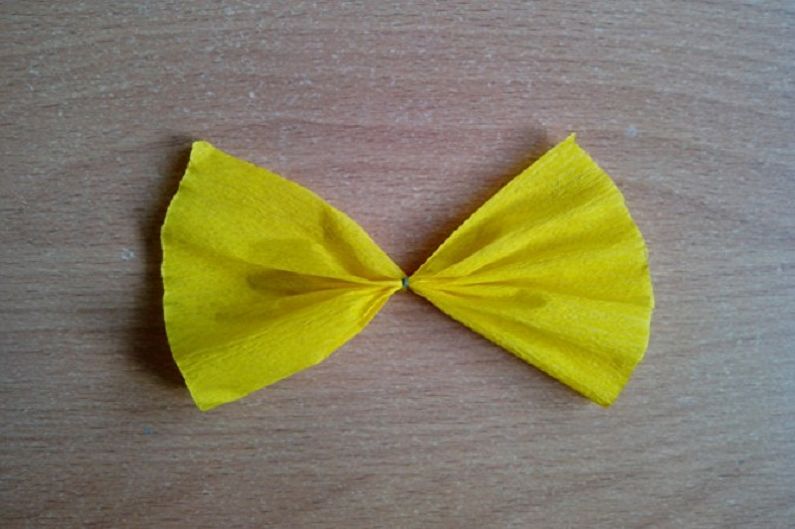 Borboletas do-it-yourself na parede - borboletas de papel ondulado