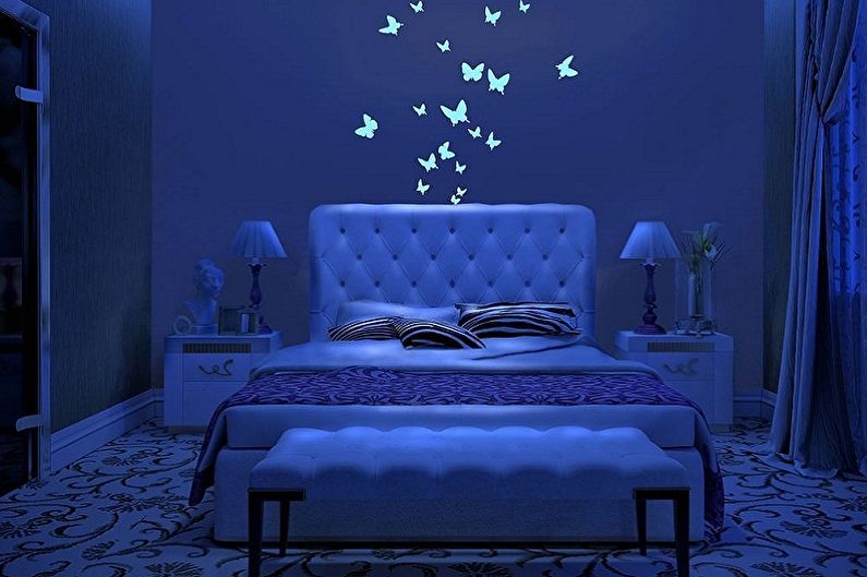 Do-it-yourself Butterflies on a Wall - Glowing Butterflies