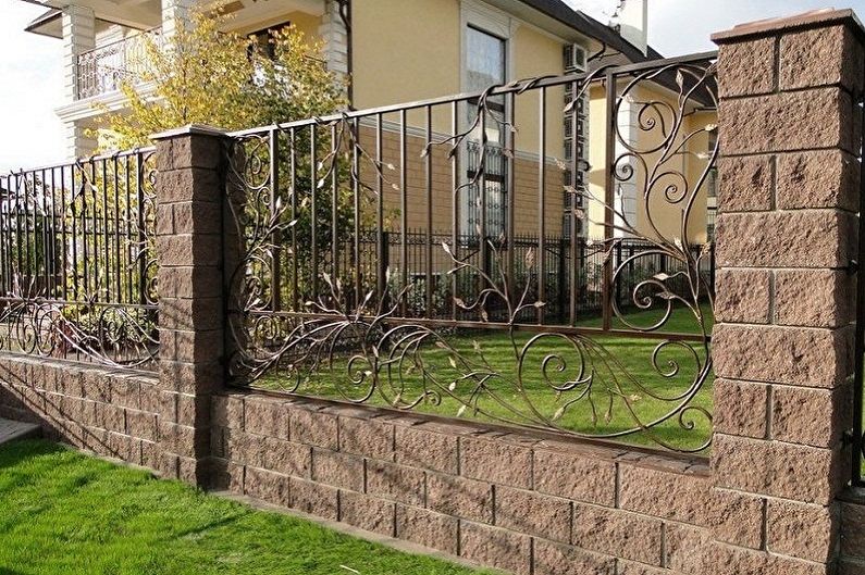 Forged Fence Design Ideas - Stone Gjerde med smidde mønstre