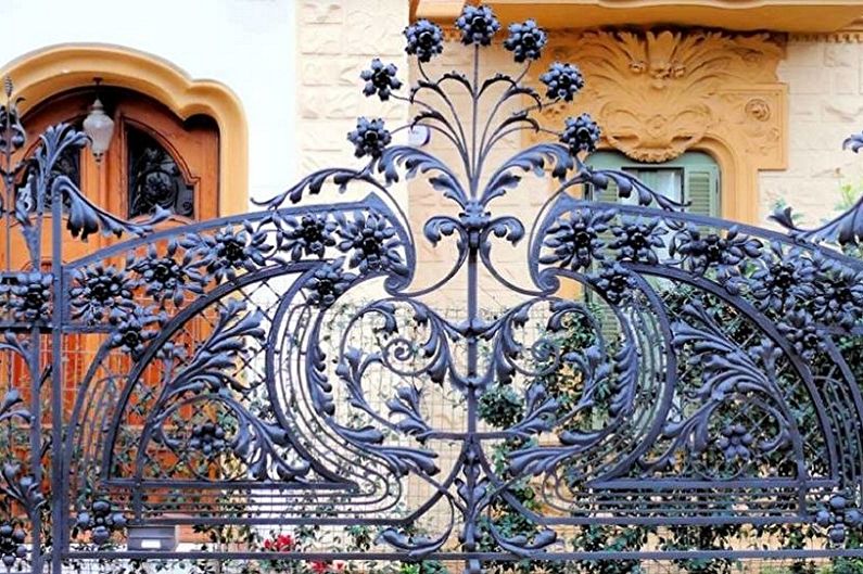 Mga Ideya sa Disenyo ng Iron Fence Design - Hindi Karaniwang Nakasusulat na Iron Fence