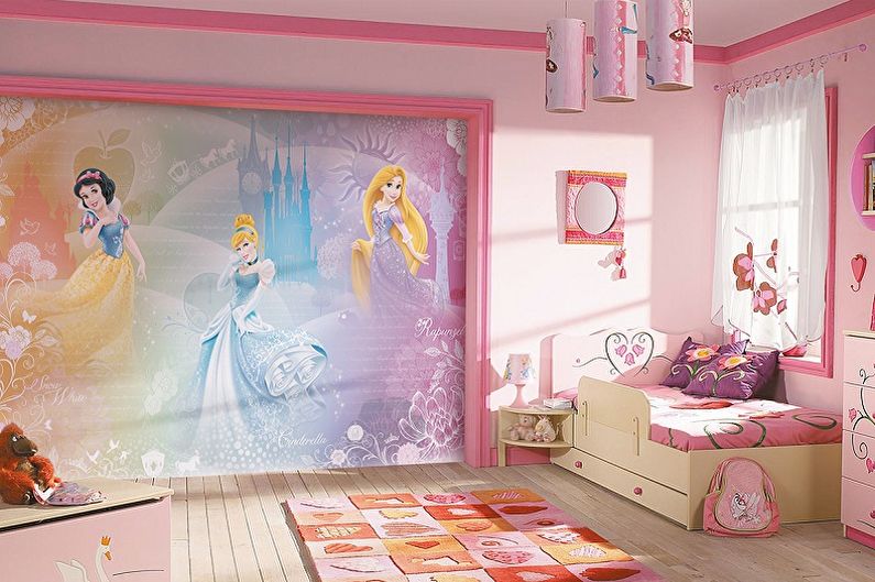 Mural en la pared en el interior de una habitación infantil.