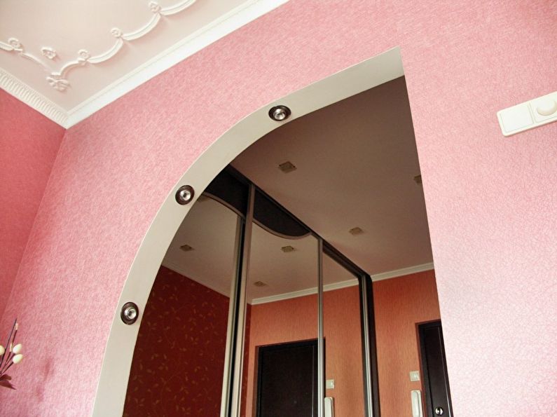 Wallpaper - decoration and decoration of the gypsum plaster arch