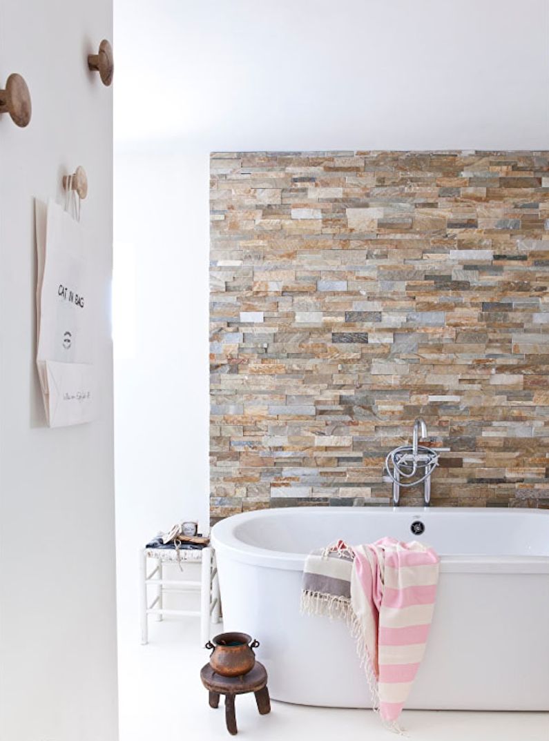 Decorative stone in the interior of the bathroom - photo