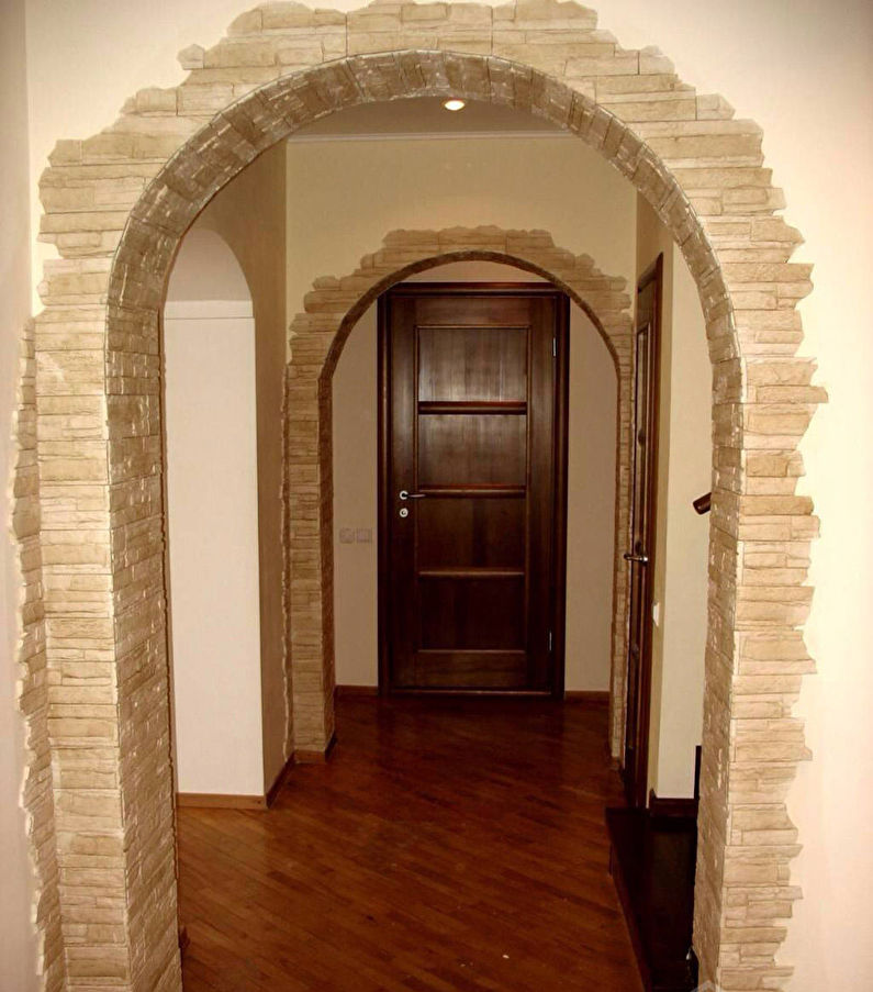 Decorare l'arco con pietre decorative - foto