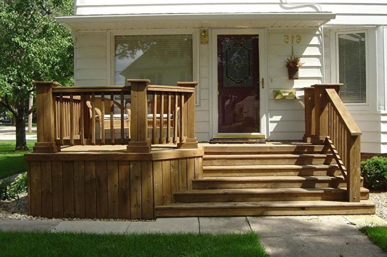 Making a wooden porch for a private house - photo