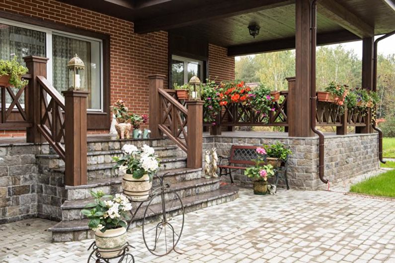 Decoración de porche de piedra para una casa privada - foto