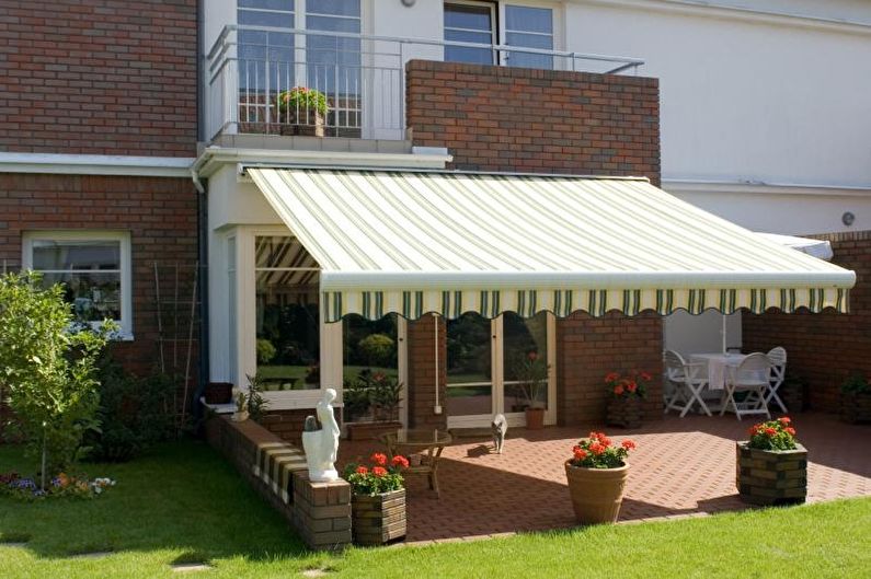 Veranda-decoratie in de vorm van een terras voor een privéwoning - foto