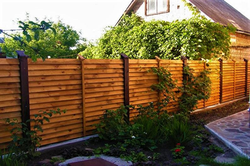 Clôtures en bois pour une maison privée - photo