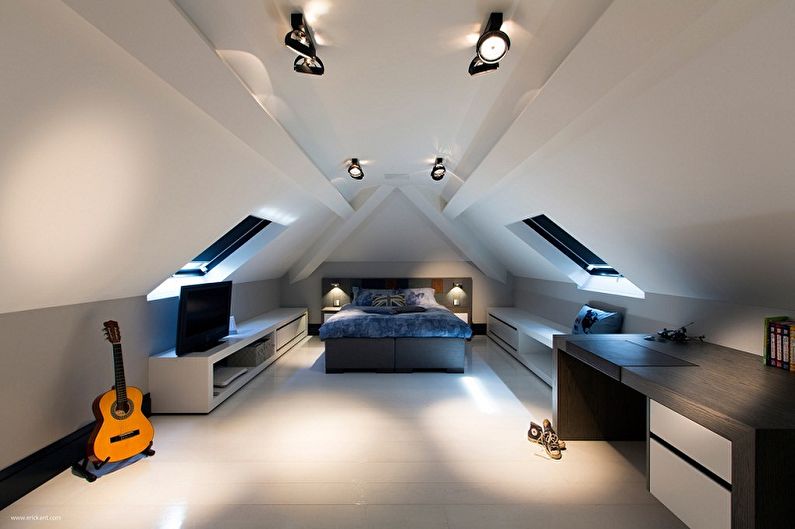 Interior design della camera da letto della soffitta - foto