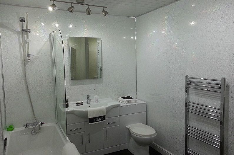 Bathroom design 5 sq.m. - wall decoration