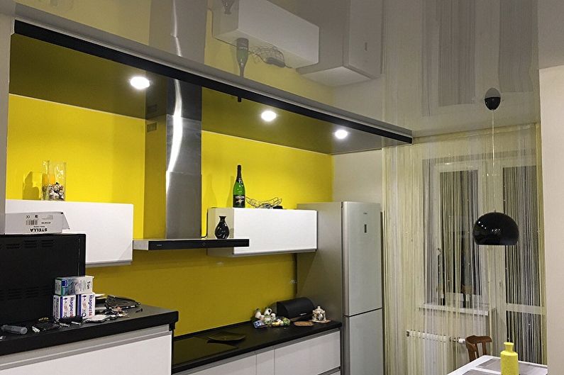 Design da cucina piccola - Finitura a soffitto